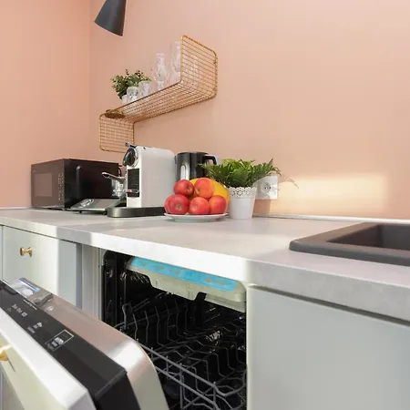 Batorego Studio By Renters *