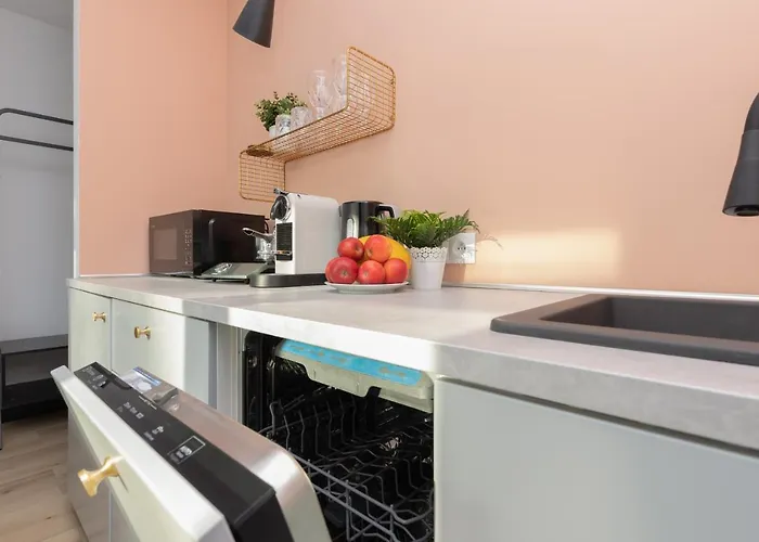 Batorego Studio By Renters *